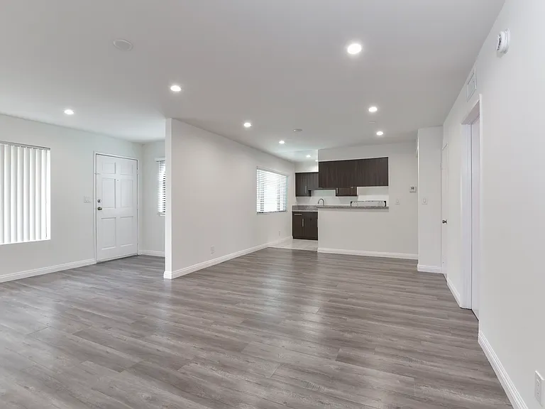 1021 Linden Ave #6 — Photo 8