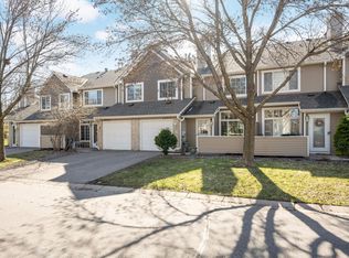 18213 Warbler Ln, Eden Prairie, MN 55346
