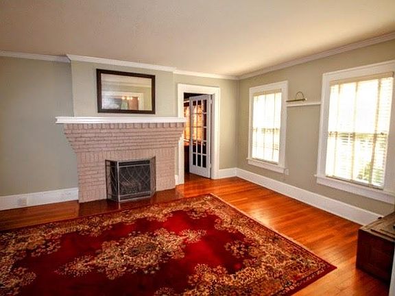 4th image of 8 Colonial Pl