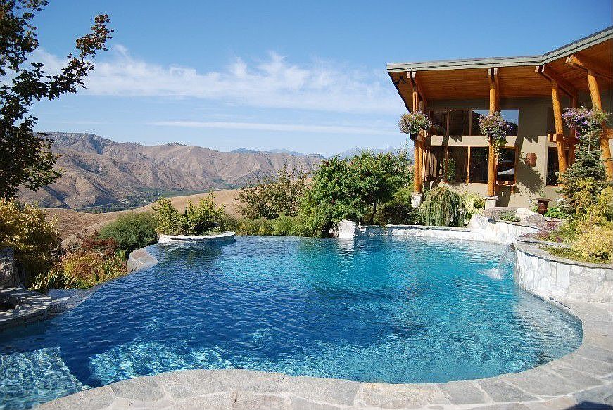  Infinity pool & Pool house 