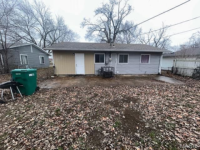 2nd image of 113 Saint James Ln