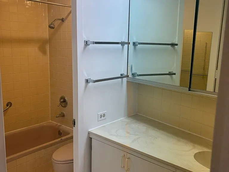 300 N State St #3601 — Photo 4