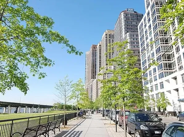 200 Riverside Boulevard image 12 of 12