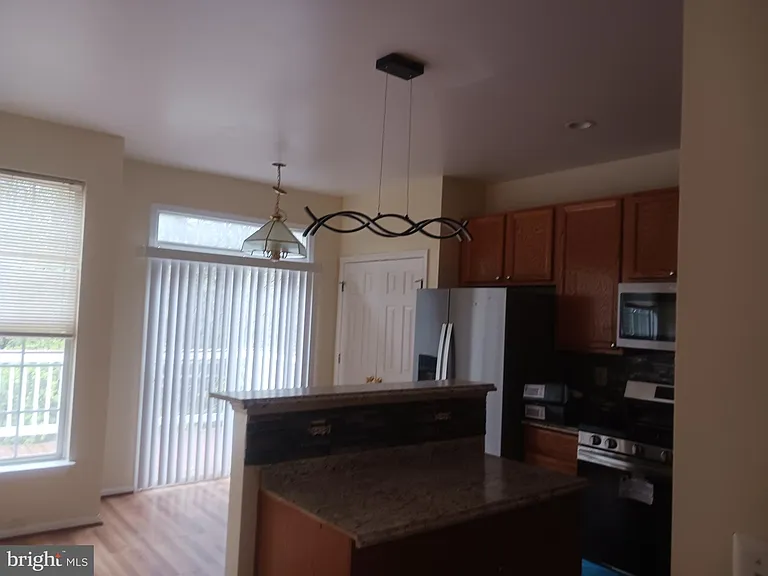 205 Hillside Ct — Photo 6
