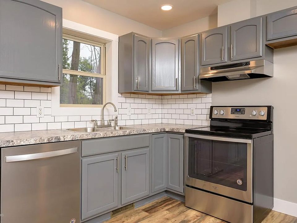 1st image of 1387-1389 106th Ave #1387