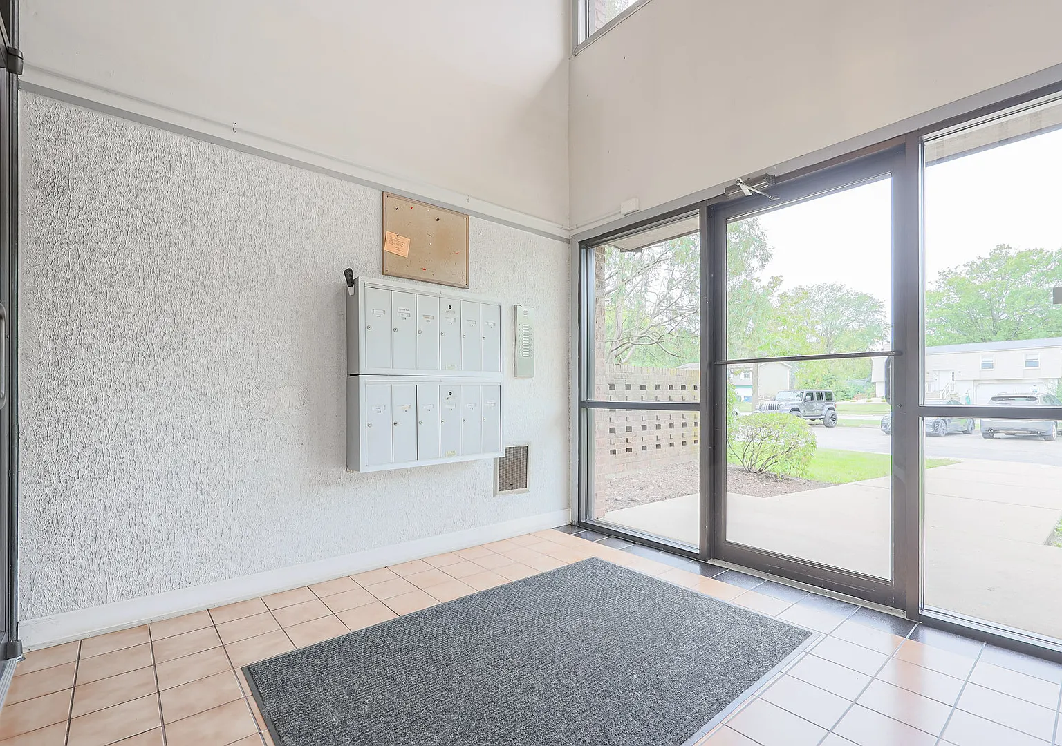 1 bed, 806 sqft, $1,595 — Photo 2