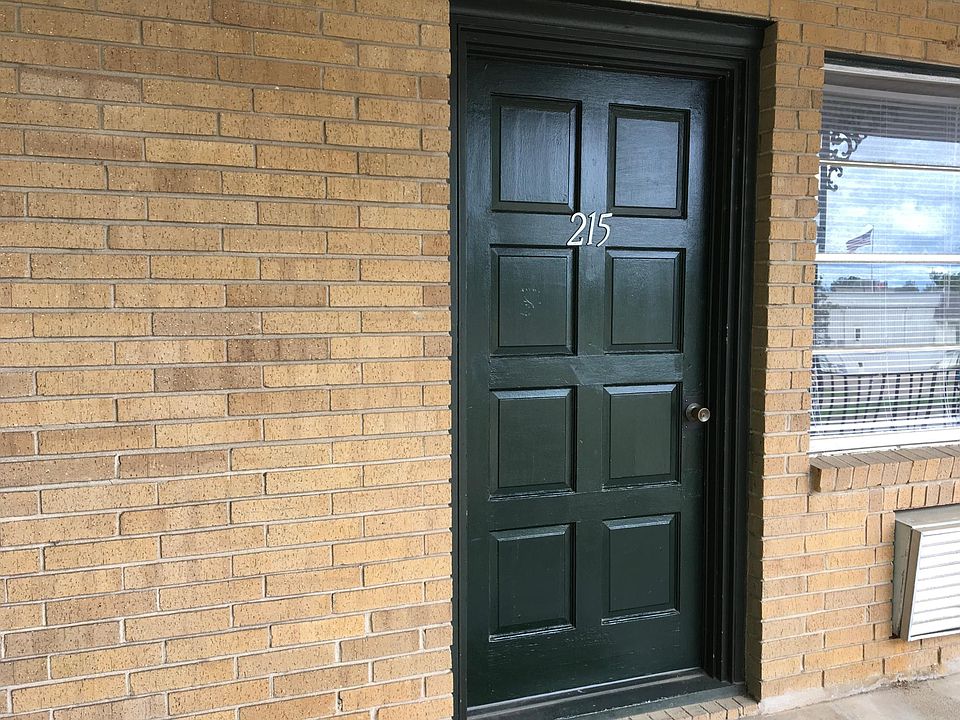 1st image of 204 Post Oak Blvd APT 215