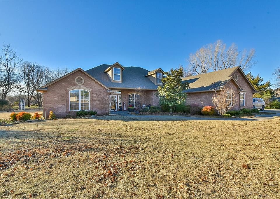 1st image of 301 W Ponderosa Dr