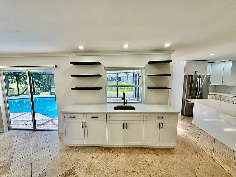 112 Granada Ln — Photo 12