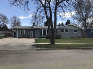 1821 10th St SW, Minot, ND 58701