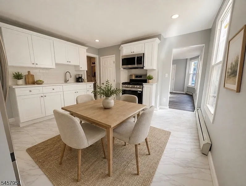4 bed, 1.0 bath, $2,800 — Photo 2