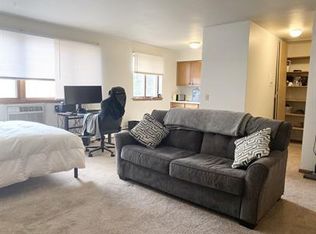 233 School Ave APT B4, Excelsior, MN 55331