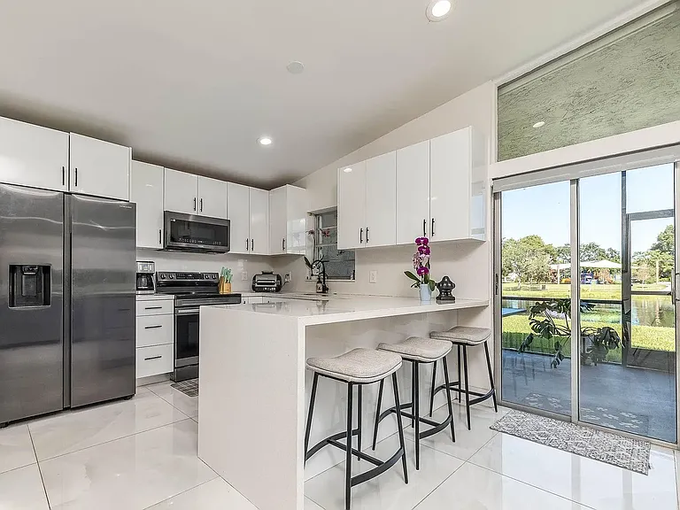 518 Woodgate Cir #E — Photo 8