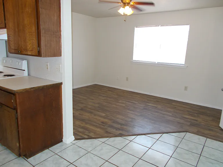 Cross Timbers Apartments — Photo 13