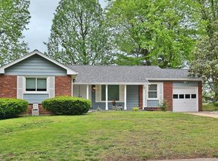 2810 Sussex Dr, Florissant, MO 63033