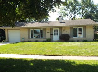 1325 Newcastle Ln, Hoffman Estates, IL 60169