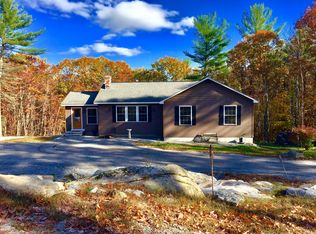 40 Daggett Dr, Raymond, ME 04071