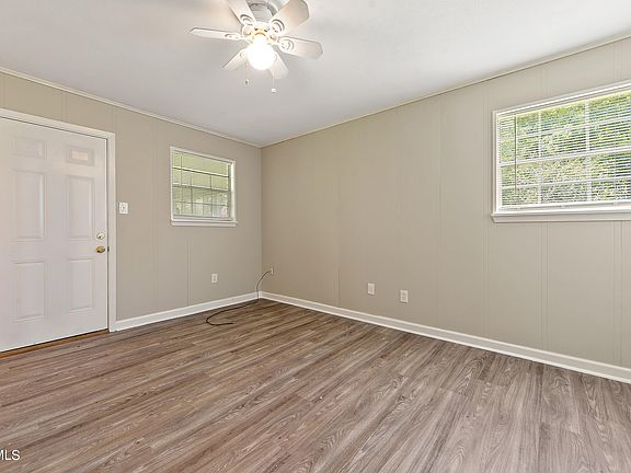 4th image of 106 Chipwood Cir
