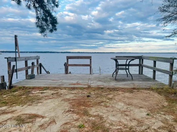 284-288 Near 250 Waccamaw Sh Road, Lake Waccamaw, NC 28450