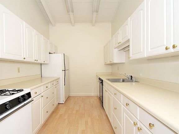 3rd image of 524 Kendall Ave APT 05
