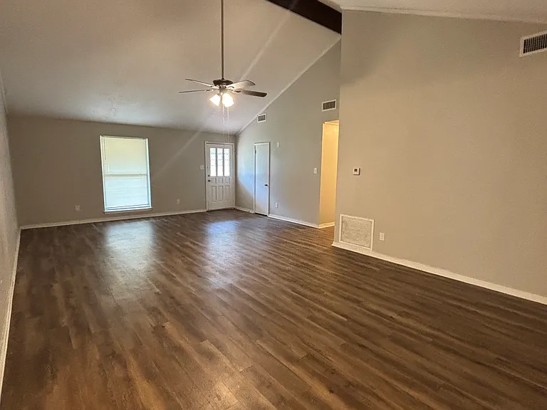 912 Gibson Ct — Photo 4