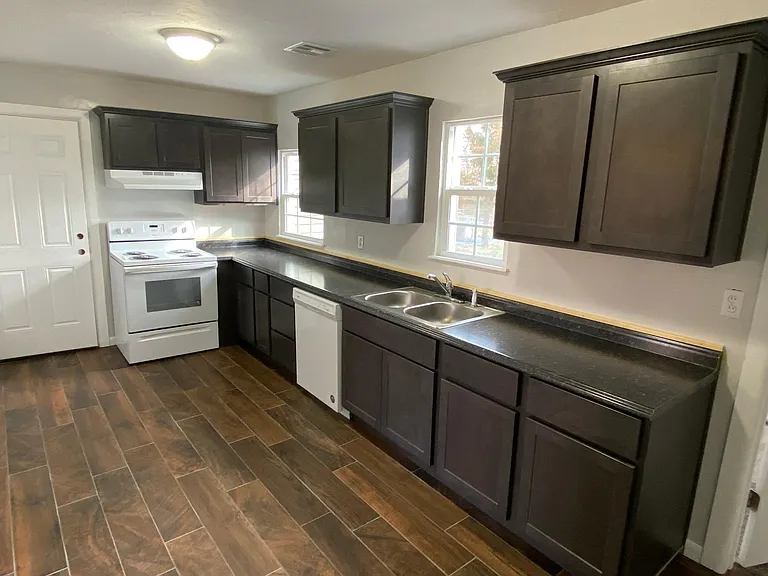 1112 Coolidge St — Photo 2