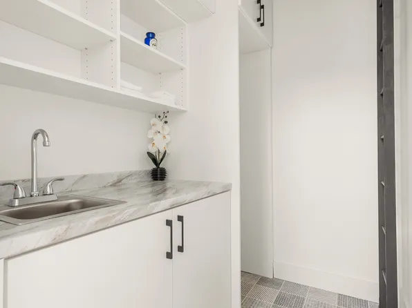 24 Belvedere Street image 22 of 27