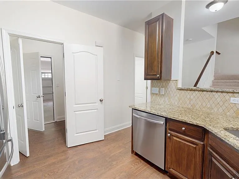 3249 Brockenhurst Dr — Photo 8