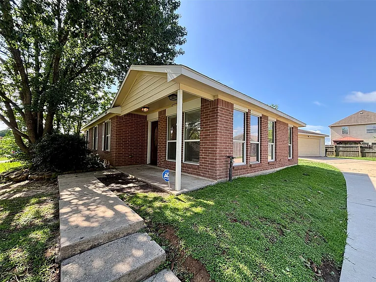 13019 Skyline Dr — Photo 2