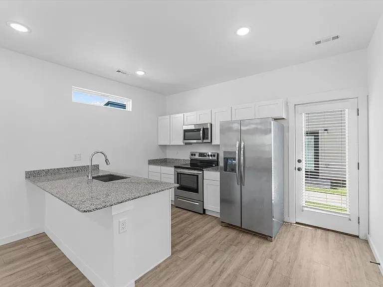 941 Ventnor Ave — Photo 11