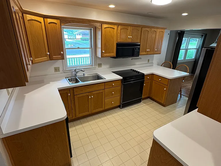 1668 W Homewood Ave — Photo 4