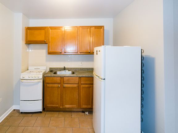 3rd image of 1712 W Estes Ave APT G1