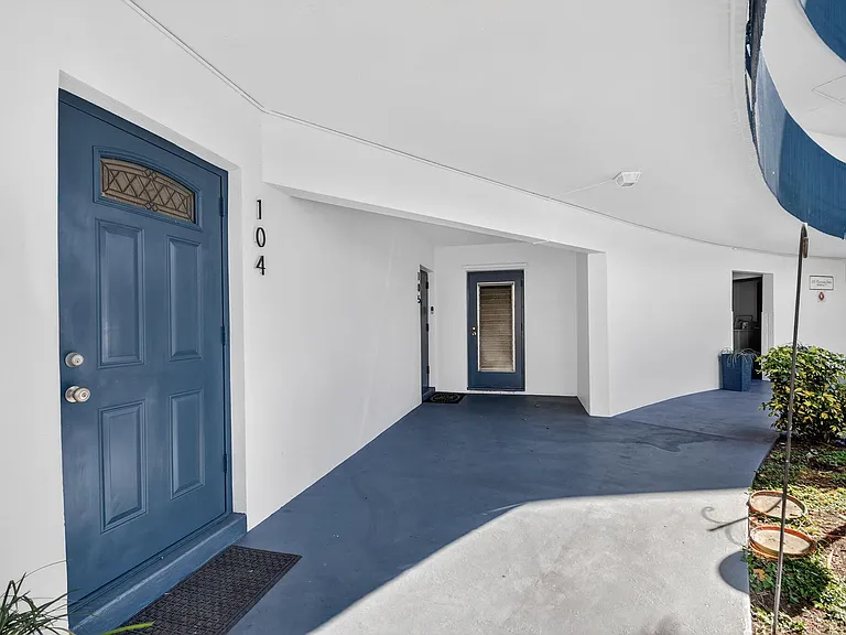 200 Waterway Dr S #104 — Photo 4