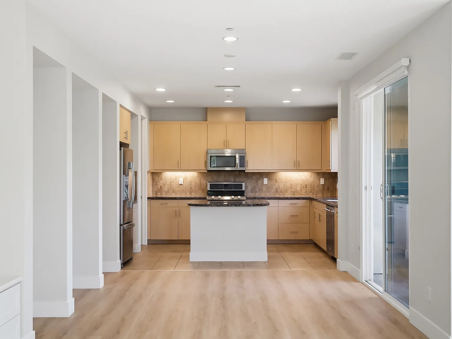 2 bed, 1598 sqft, $4,200 — Photo 1