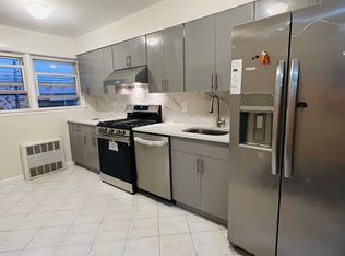 21121 48th Ave, Flushing, NY 11364