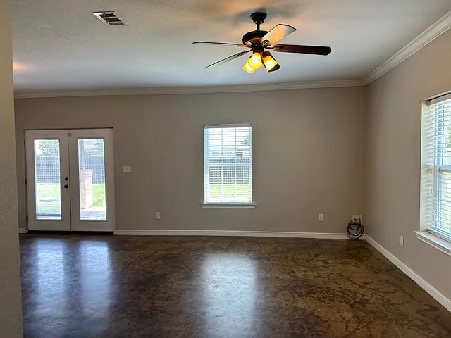 3 bed, 1800 sqft, $1,895 — Photo 2