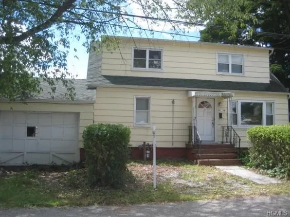 3 Willow Ln, Greenwood Lake, NY 10925