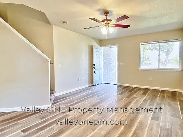 2 bed, 1.5 bath, 1100 sqft, $2,185 — Photo 2