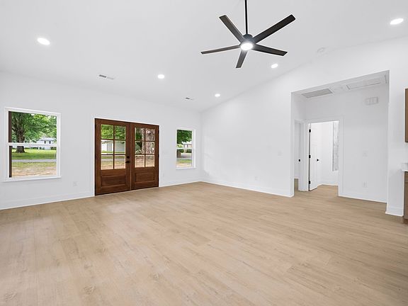 5th image of 701 Oak Grove Rd