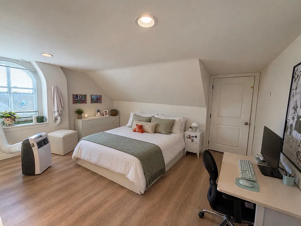 15 W Court St #3