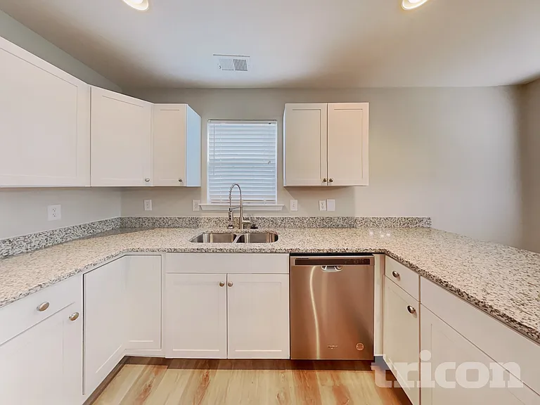 110 Kingscreek Dr — Photo 7