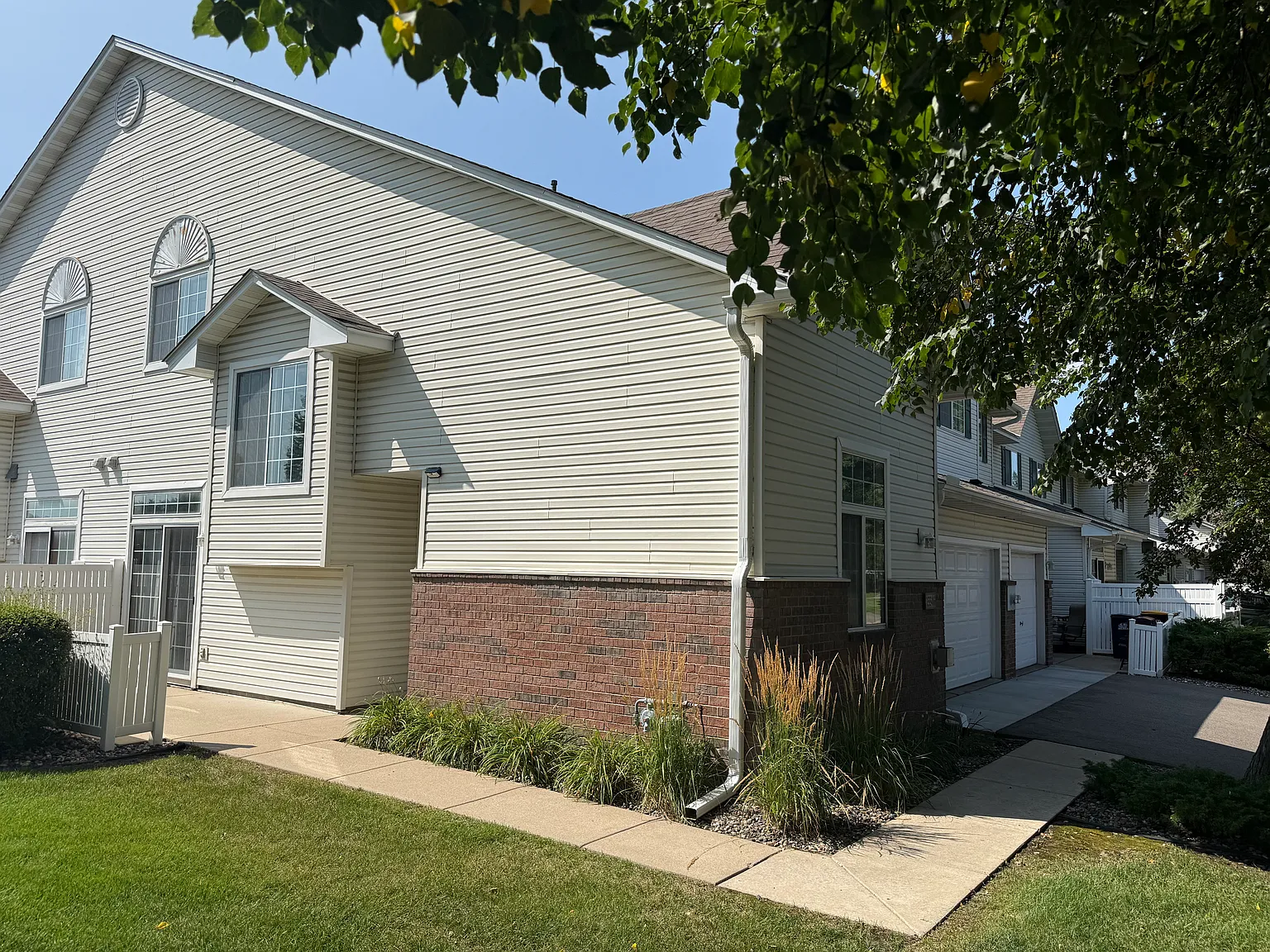 2 Bed/1.5 Bath Townhome in Apple Valley — Photo 1