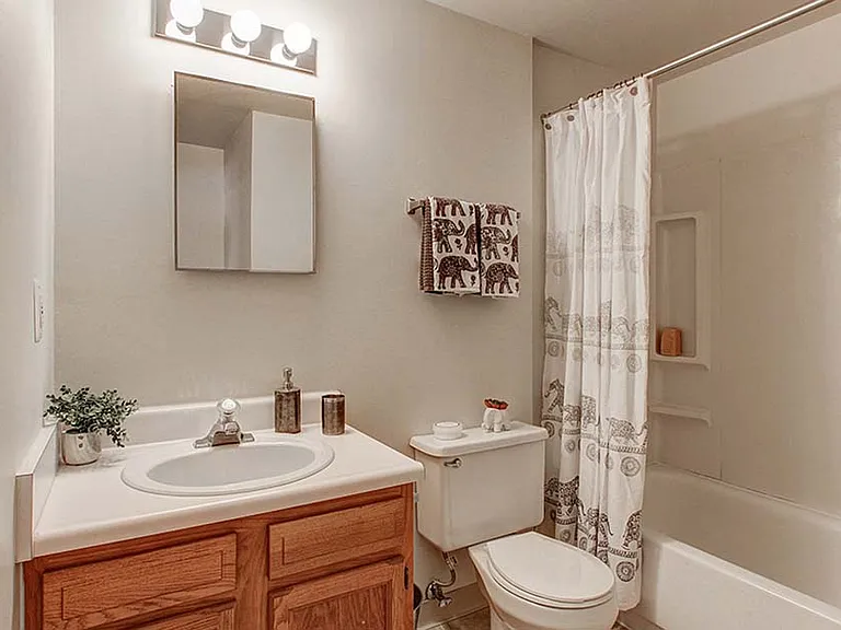 The Hamptons of Brownstown Apartments — Photo 5