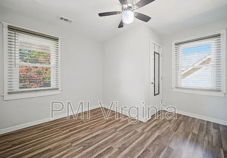 864 W 36th St — Photo 17