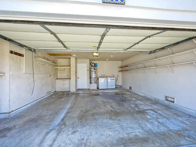 2436 Luther St — Photo 18