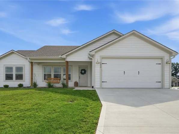 1315 NE Redwood Ct, Oak Grove, MO 64075