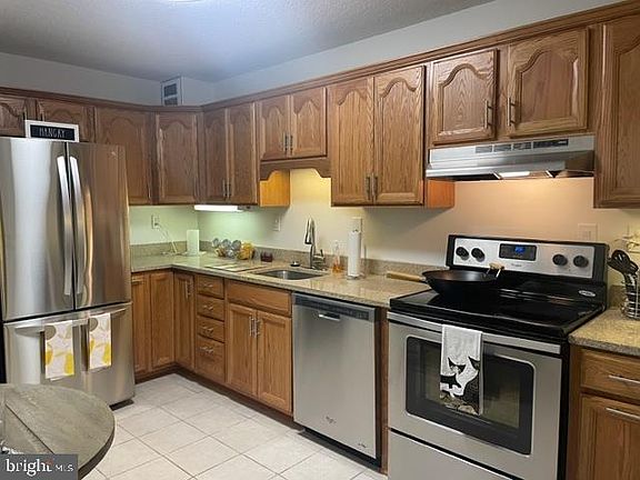 5th image of 203 Yoakum Pkwy APT 420