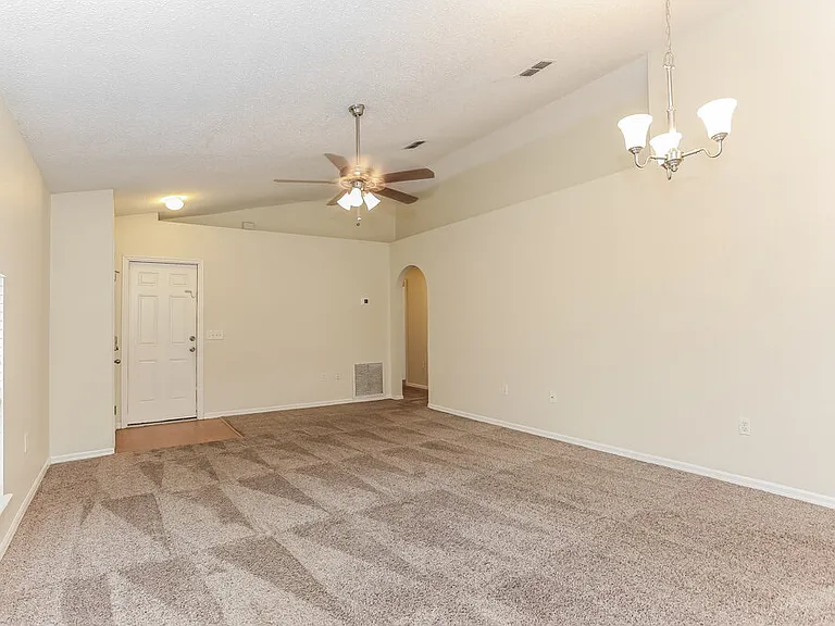 12744 Ashbrook Cir W — Photo 4