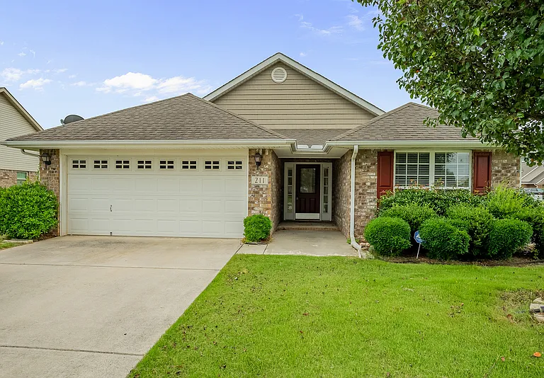 211 High Green Dr — Photo 1
