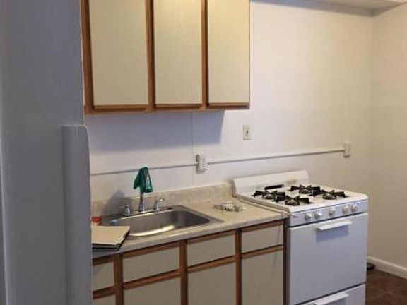 3rd image of 182 Corson Ave #2